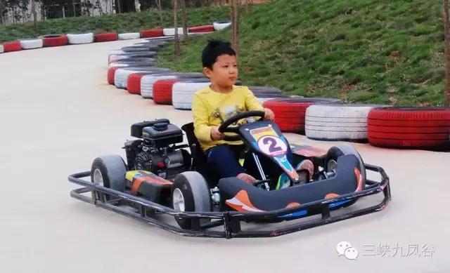 三峡九凤谷130米长玻璃桥等你来挑战！爱我，就抱我过去！哈哈……