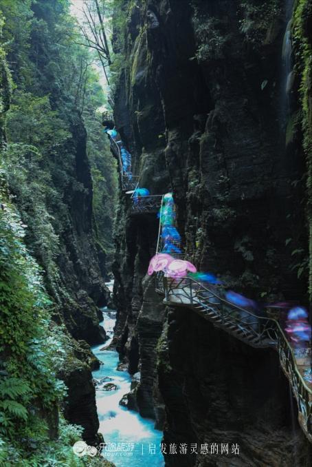 恩施有个石门河，关不住的神奇