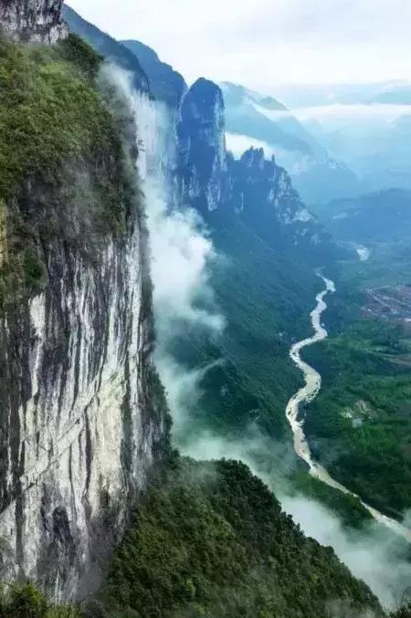 世界上最危险的绝壁天河，就藏在湖北恩施，比郭亮村更惊艳奇绝！