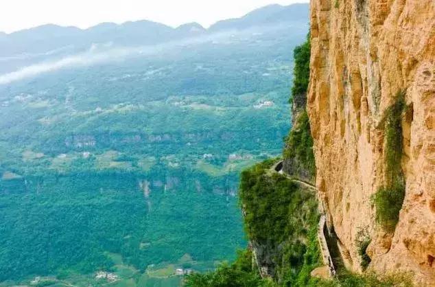 世界上最危险的绝壁天河，就藏在湖北恩施，比郭亮村更惊艳奇绝！