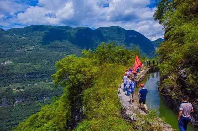 世界上最危险的绝壁天河，就藏在湖北恩施，比郭亮村更惊艳奇绝！