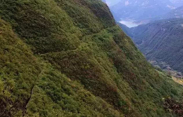 世界上最危险的绝壁天河，就藏在湖北恩施，比郭亮村更惊艳奇绝！