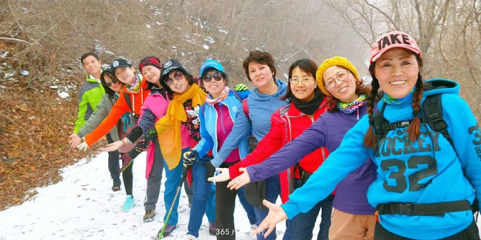 11月24、25日 登辽南第一高峰，泡五小连池温泉，品庄河冷水海鲜活动。领队小娜佳