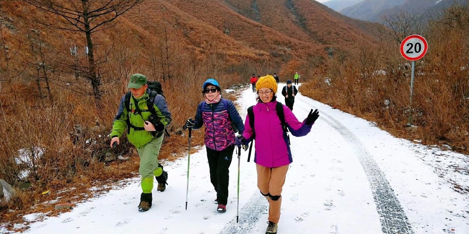 11月24、25日 登辽南第一高峰，泡五小连池温泉，品庄河冷水海鲜活动。领队小娜佳