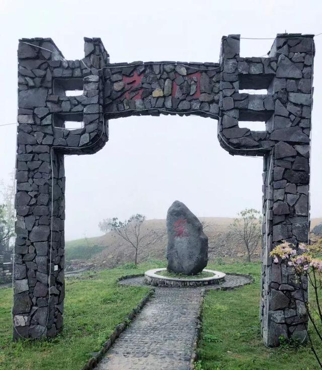 浙江有个“悬崖村”，藏在海拔800多米的深山中，绝美的天空之城