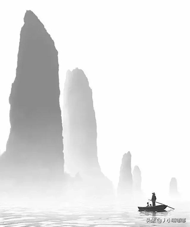 在青山间探索，在绿水间泛舟，多么美妙