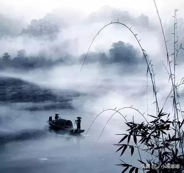 在青山间探索，在绿水间泛舟，多么美妙