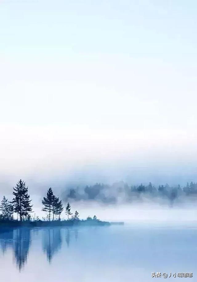 在青山间探索，在绿水间泛舟，多么美妙