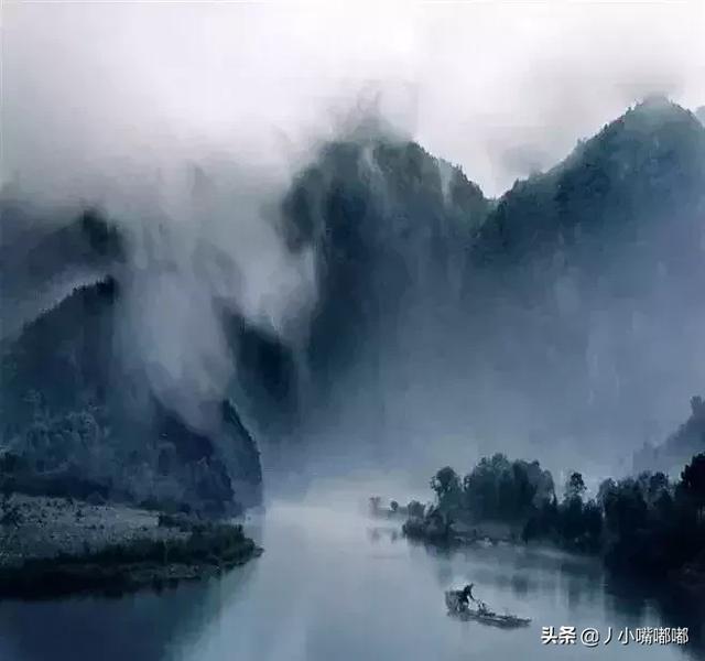 在青山间探索，在绿水间泛舟，多么美妙