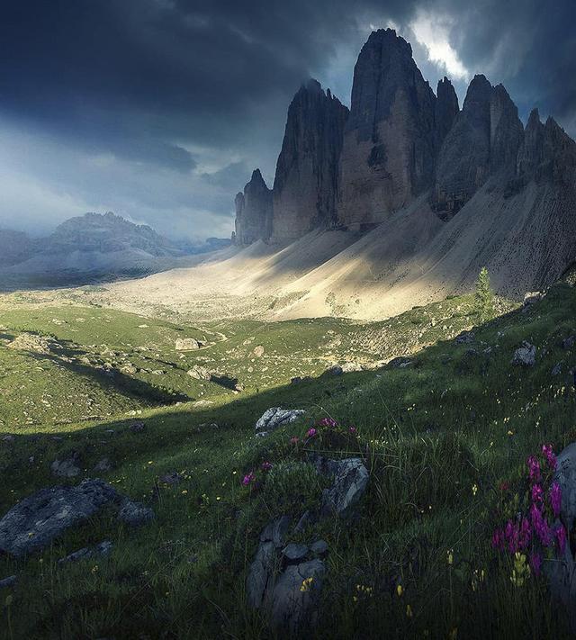 雄浑壮阔的自然景观 领略天地间的壮丽山河