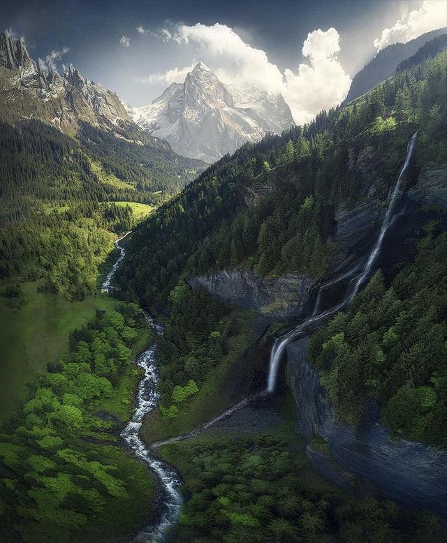 雄浑壮阔的自然景观 领略天地间的壮丽山河