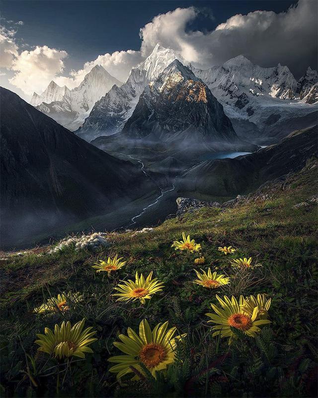 雄浑壮阔的自然景观 领略天地间的壮丽山河