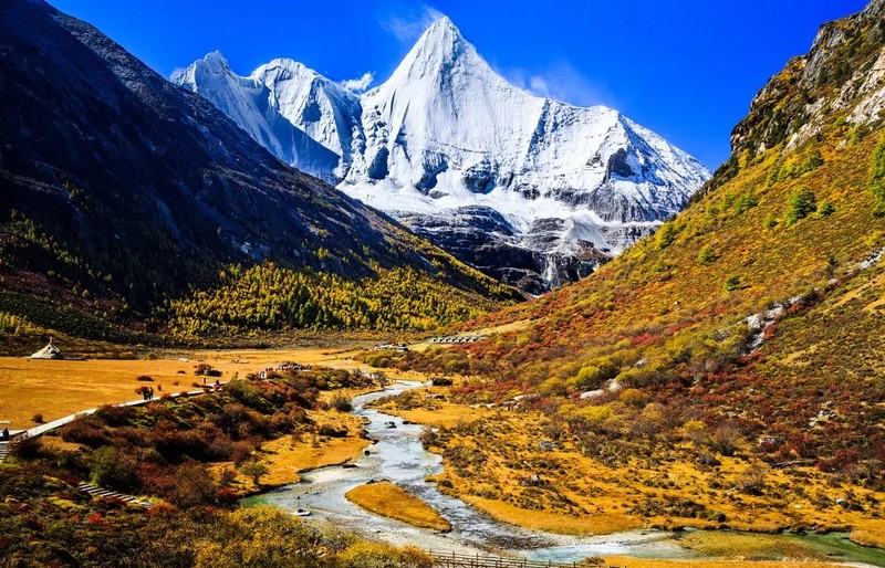 丁真的家乡在哪里，来补一堂地理课