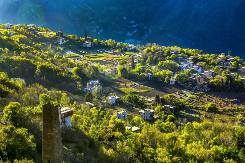 丁真的家乡在哪里，来补一堂地理课