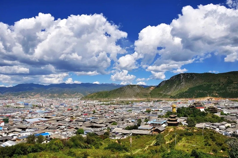 丁真的家乡在哪里，来补一堂地理课