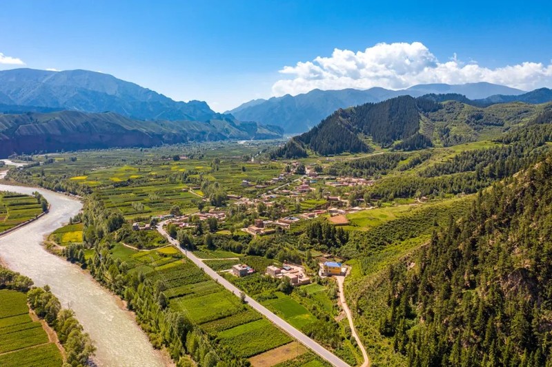 丁真的家乡在哪里，来补一堂地理课