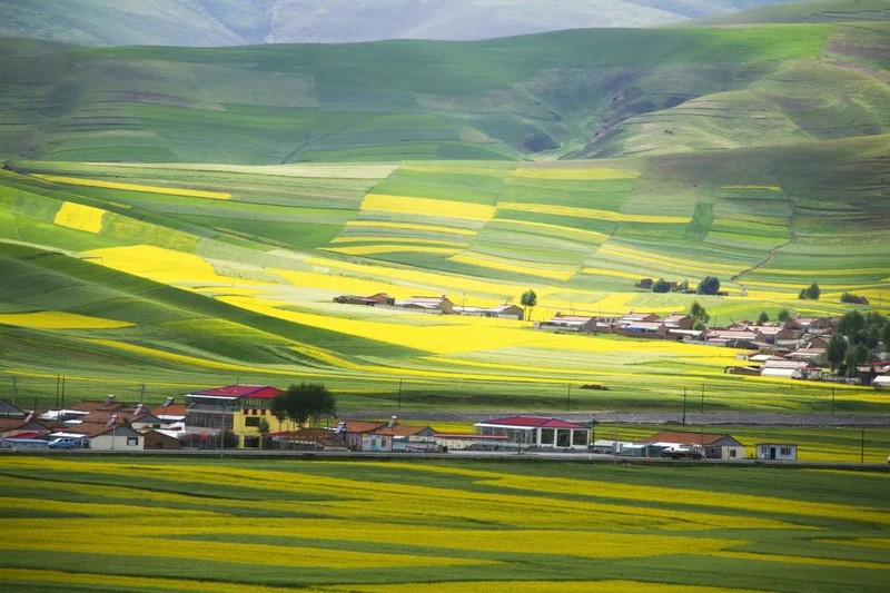丁真的家乡在哪里，来补一堂地理课