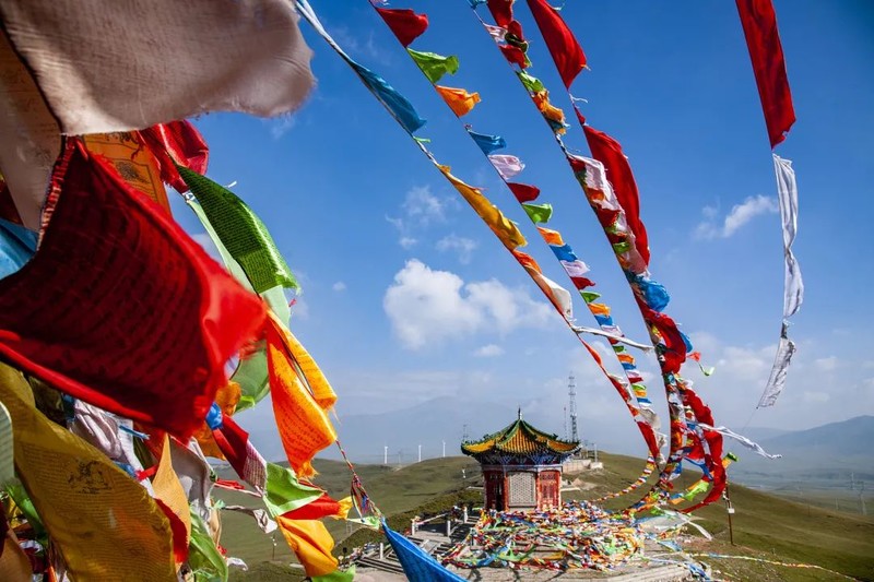 丁真的家乡在哪里，来补一堂地理课