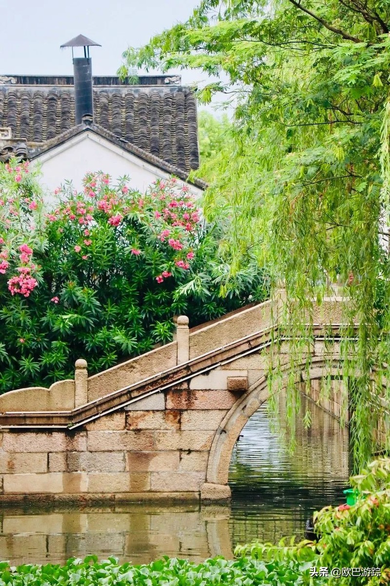 国内不能辜负的12个绝美古镇，累了就去小住几日，你去过几个？