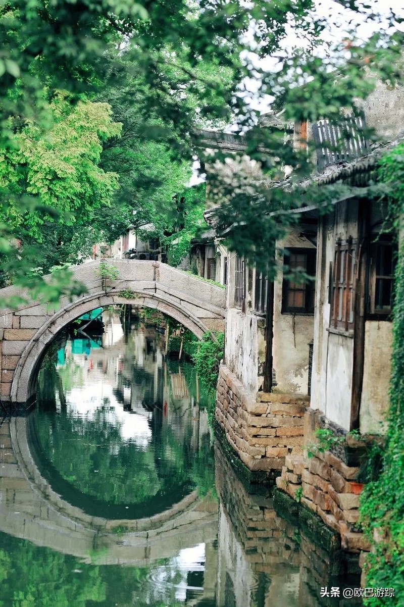 国内不能辜负的12个绝美古镇，累了就去小住几日，你去过几个？