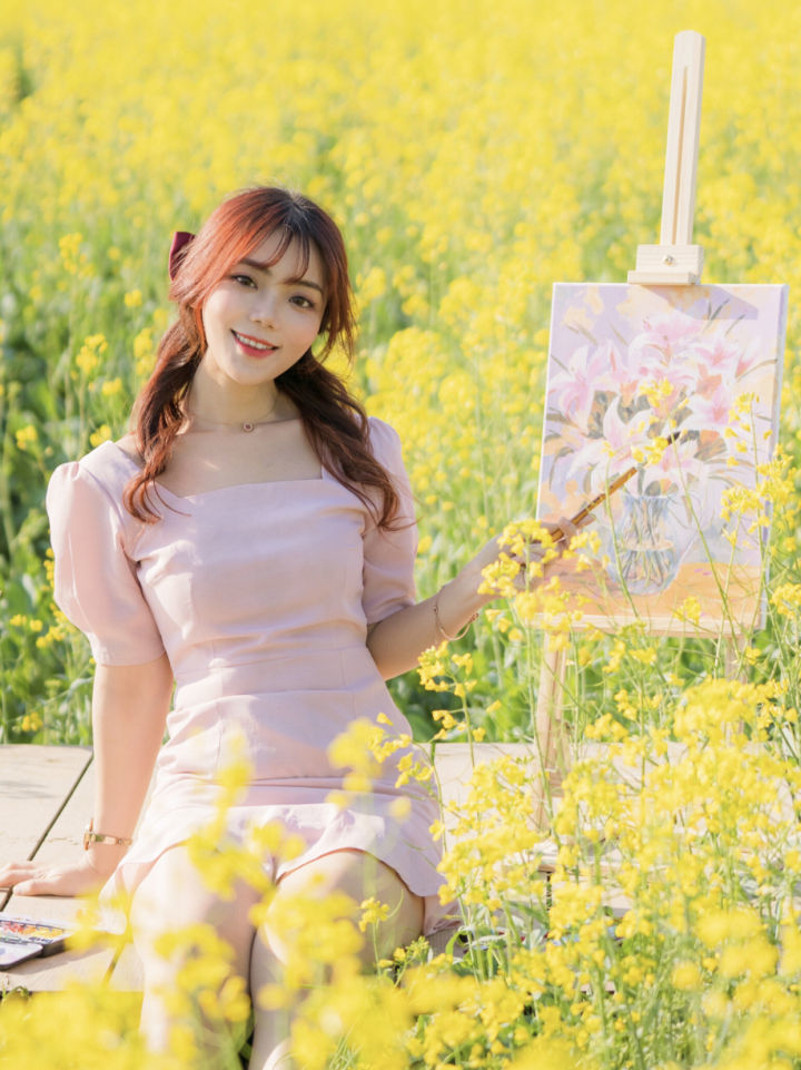 春天拍照，这组油菜花拍照pose可以学，这样拍照花美人更美