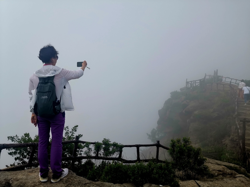 大连小黑山氤氲意境休闲游山