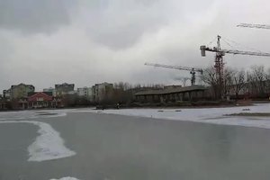 大连的天然溜冰地～玉湖。溜冰来，我们一起爽！