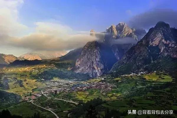 云朵之下扎尕那，人间仙境，给你多样的旅行体验