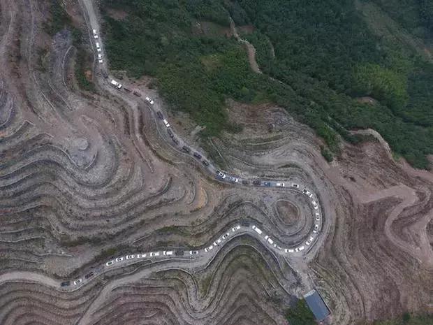 浙江有个“悬崖村”，藏在海拔800多米的深山中，绝美的天空之城