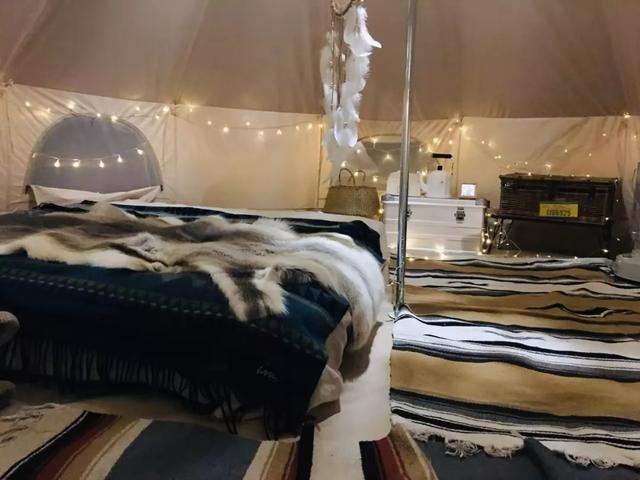 露营就是进山睡帐篷？不不不，现在年轻人都这么玩