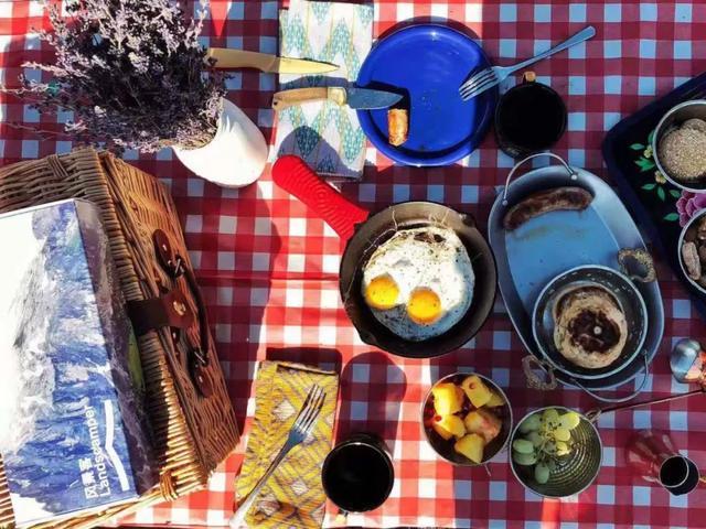 露营就是进山睡帐篷？不不不，现在年轻人都这么玩