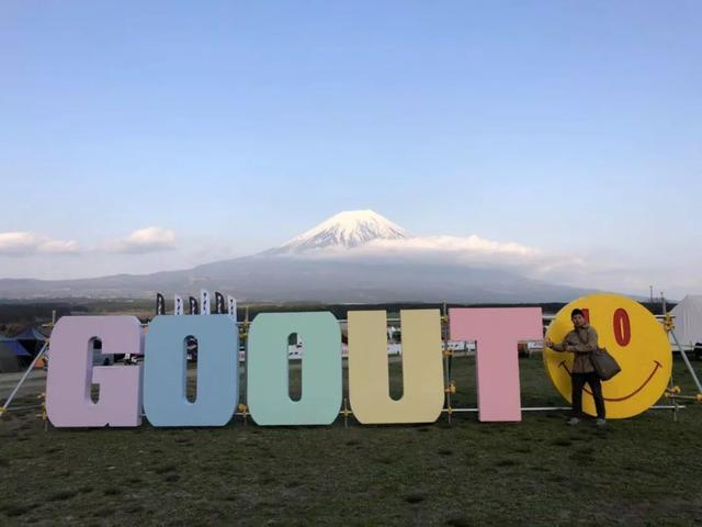 露营就是进山睡帐篷？不不不，现在年轻人都这么玩