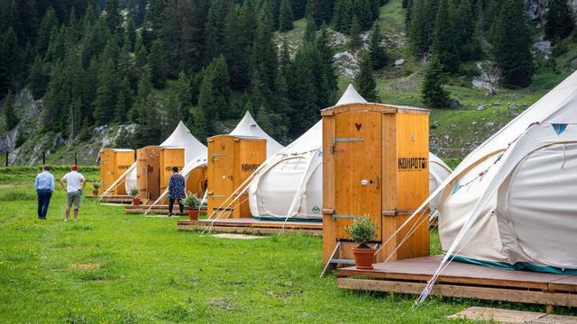 露营就是进山睡帐篷？不不不，现在年轻人都这么玩