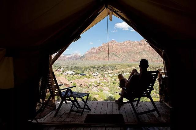 露营就是进山睡帐篷？不不不，现在年轻人都这么玩