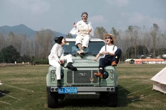 露营就是进山睡帐篷？不不不，现在年轻人都这么玩