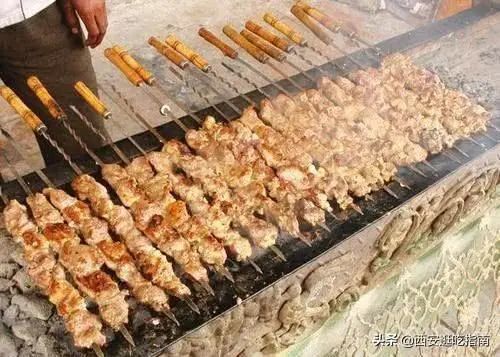 第一次去新疆吃烤肉，说先要15串，老板反复确认，端上来我人傻了
