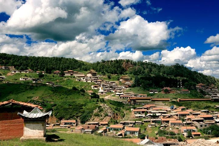 丁真的家乡在哪里，来补一堂地理课