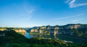 【黔川醉美连线】集世界级自然奇观、千年古镇烟火、中国顶级酒文化、长征历史于一体，山水与人文交织