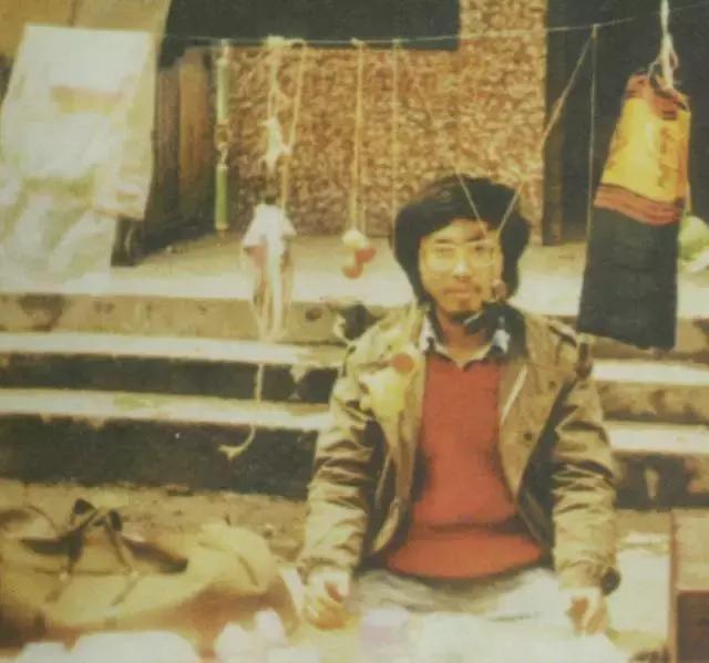 海子：10岁上高中，15岁考入北大，25岁卧轨自杀，留下9字遗言！