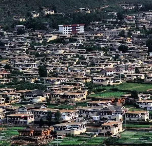 有一个远方，比西藏更西藏，那便是甘孜