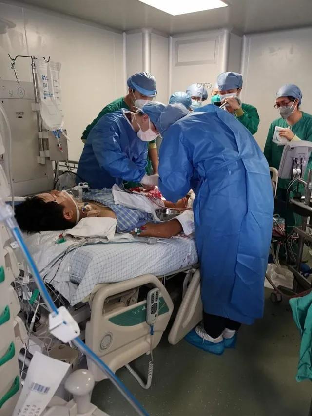 28岁青年猝死，广州医护1.5万次胸外按压救回！他醒后丢掉一个月记忆