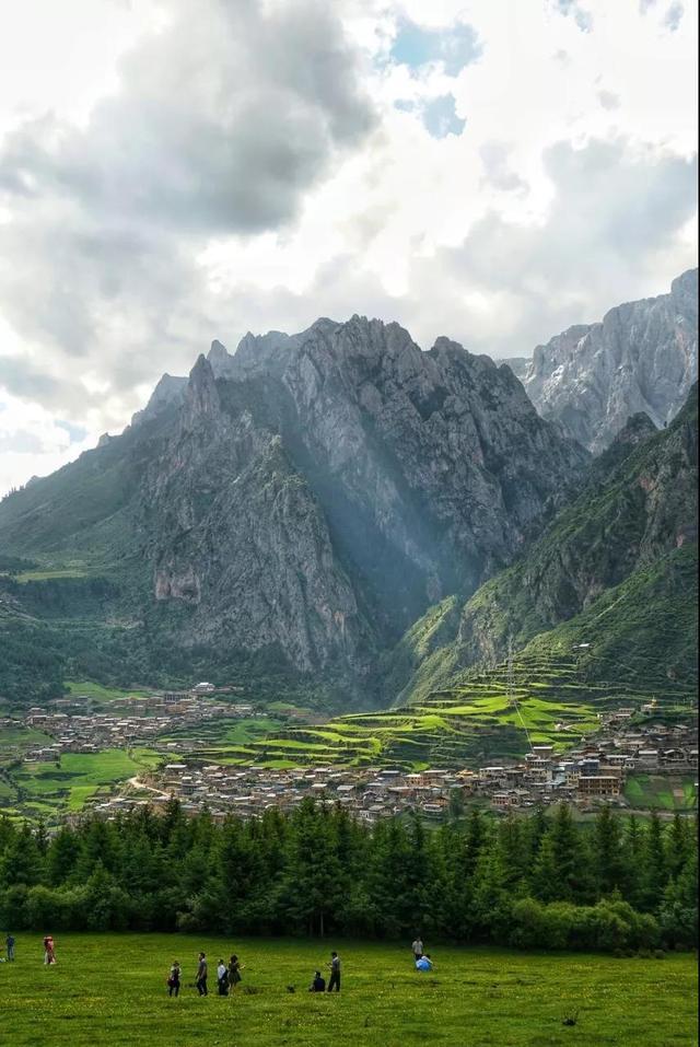 它打败了日本镰仓，一举荣获了《孤独地球》里最佳旅游地的Top 1