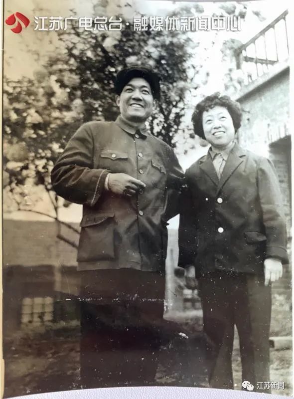 真·神仙眷侣！79岁教授30多年陪患病妻子走遍千山万水：我永远爱你