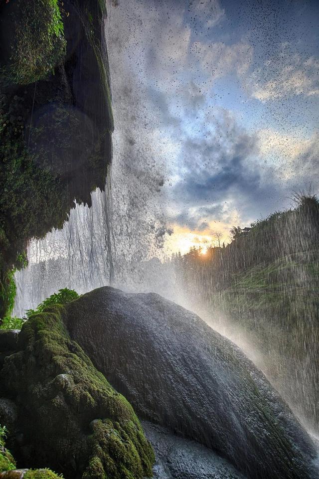 中国到底哪里的瀑布最好看？