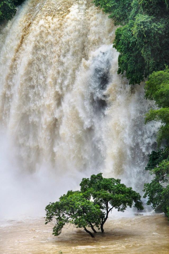 中国到底哪里的瀑布最好看？