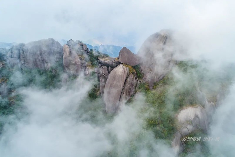 广东第一奇峰冷瓮顶,山脊堆积着万吨巨石阵