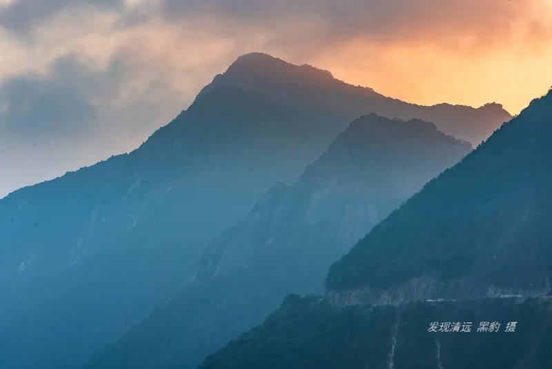 广东第一奇峰冷瓮顶,山脊堆积着万吨巨石阵