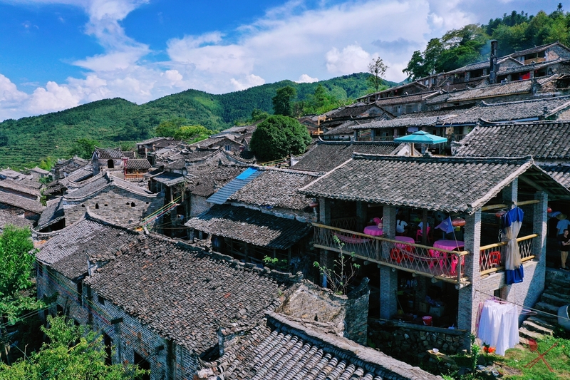 世界最大的瑶寨藏在广东深山中,距离广州3.5小时车程