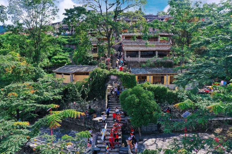 世界最大的瑶寨藏在广东深山中,距离广州3.5小时车程