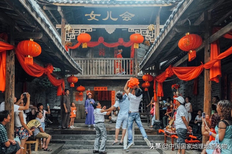 湖北、湖南、重庆交界处的恩施，简直是一座“神仙之城”